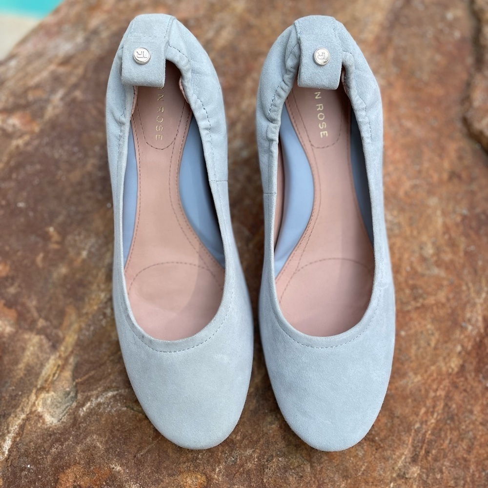 Taryn Rose Light Gray Heels - Picture 2 of 13